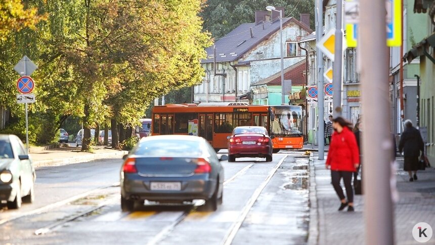 В Калининграде с 26 октября больше десяти автобусных маршрутов поменяли схему движения (список) - Новости Калининграда | Фото: Александр Подгорчук / Архив «Клопс»