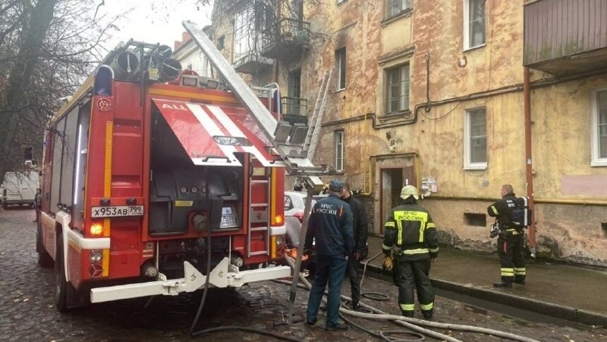 В Калининграде из горящей квартиры на Берёзовой спасли ребёнка и взрослого (фото) - Новости Калининграда | Фото: пресс-служба МЧС региона