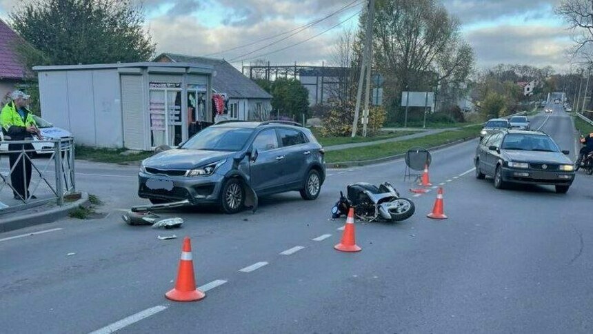 Не уступил дорогу: в Гурьевском районе водитель мопеда врезался в машину и попал в больницу - Новости Калининграда | Фото: пресс-служба регионального УМВД