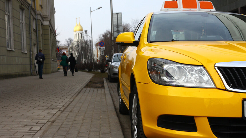 В работе «Яндекс Go» и Uber произошёл сбой: калининградские таксисты подключились к другим агрегаторам - Новости Калининграда | Фото: Александр Подгорчук / Архив «Клопс»