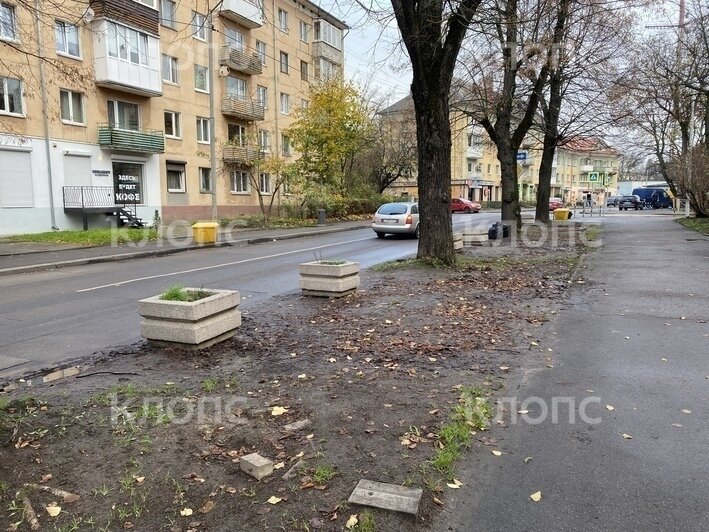 «Перестанут месить грязь в центре города»: на Брамса перекрыли «народную» парковку (фото) - Новости Калининграда | Фото: Александр Подгорчук / «Клопс»