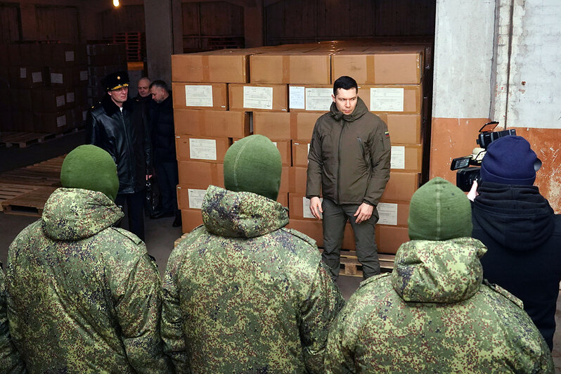 Алиханов передал в воинские части региона осенне-зимнее обмундирование для мобилизованных - Новости Калининграда | Фото: пресс-служба правительства Калининградской области