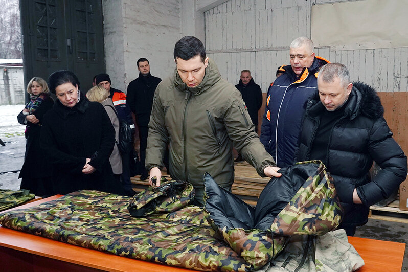 Алиханов передал в воинские части региона осенне-зимнее обмундирование для мобилизованных - Новости Калининграда | Фото: пресс-служба правительства Калининградской области