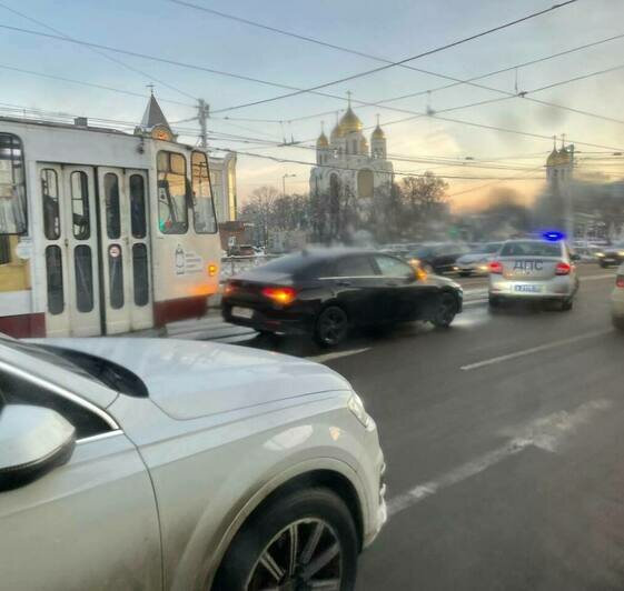 Центр замер: в Калининграде из-за ДТП на площади Победы собрались километровые пробки - Новости Калининграда | Фото: очевидец