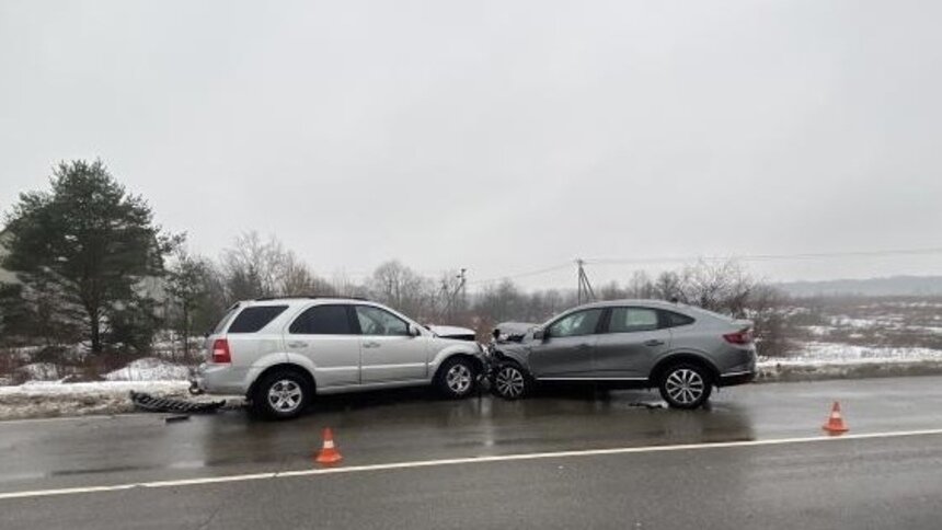 На Окружной легковушка вылетела на встречку и лоб в лоб столкнулась с другой машиной - Новости Калининграда | Фото: пресс-служба регионального УМВД