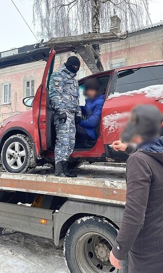 В Калининграде «гражданин СССР» пытался остановить эвакуатор, увозивший арестованный из-за долгов кроссовер - Новости Калининграда | Фото: пресс-служба УФССП по Калининградской области