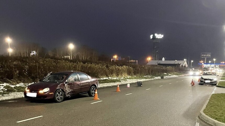 В Гурьевском районе  24-летняя девушка на Dodge неудачно перестроилась и влетела в легковушку - Новости Калининграда | Фото: пресс-служба регионального УМВД