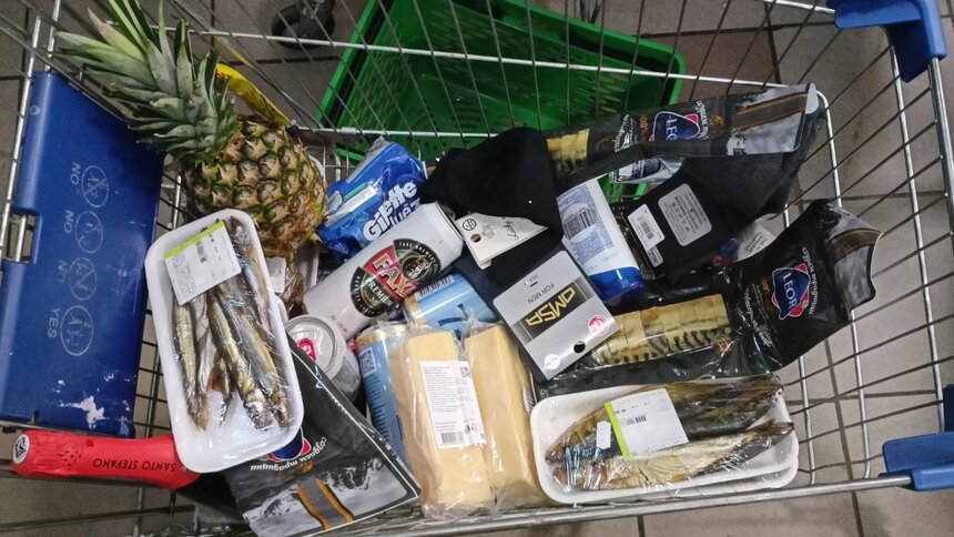 Калининградец украл из супермаркета шампанское и ананас, чтобы подарить любимой - Новости Калининграда | Фото: пресс-служба Росгвардии
