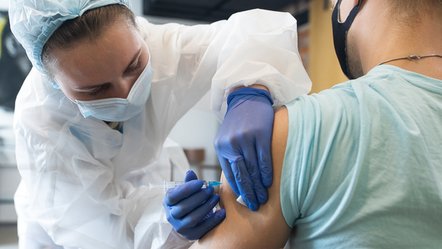 Прививки для взрослых, часть 1-я: 13 вакцин, которые можно и нужно сделать 