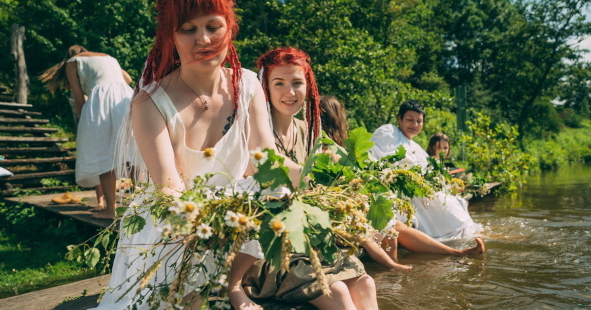 С праздником ивана купала. Можно ли шить на ивана купала. Наряд на купалу. Платье на ивана купала. Калининград фестиваль у моря 2021 купала.