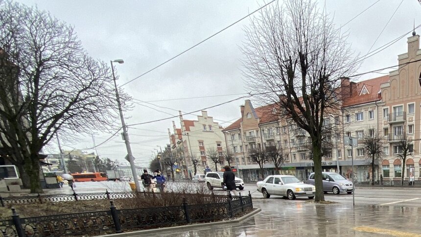 В Калининграде автобусную остановку с Театральной перенесут на Ленинский проспект - Новости Калининграда | Фото: Александр Подгорчук / Архив «Клопс»