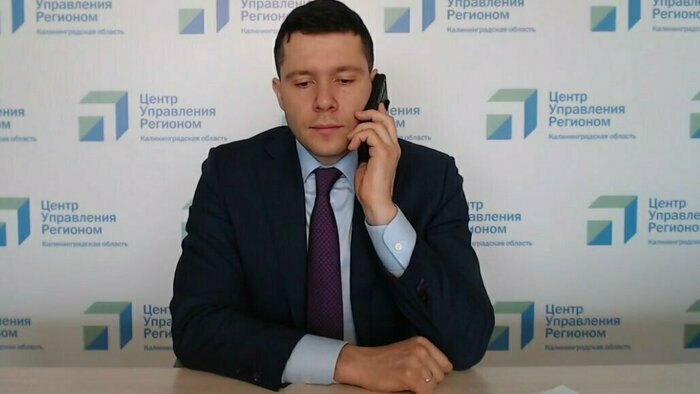 Поправки в законы, прямая линия Алиханова и проблемы с посылками: 13 событий, которые обсуждали на неделе  - Новости Калининграда | Скриншот прямого эфира губернатора «ВКонтакте»