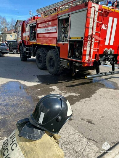 В Гурьевске во время пожара в пятиэтажке погиб человек - Новости Калининграда | Фото: пресс-служба МЧС региона