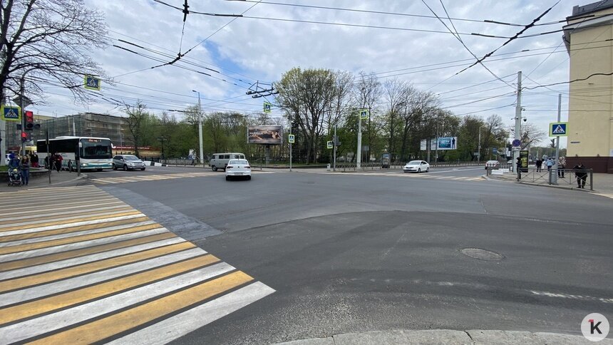 В Калининграде изменили схему движения на одном из центральных перекрёстков (фото) - Новости Калининграда | Фото: Александр Подгорчук / «Клопс»