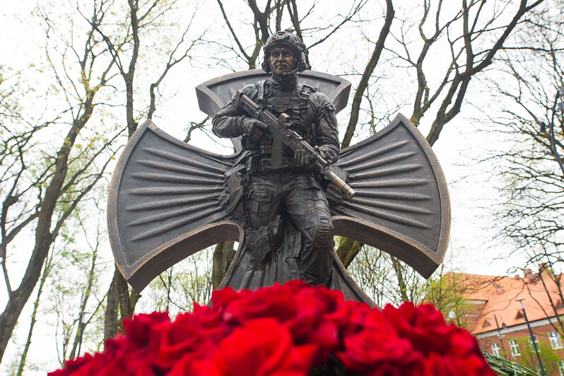 На Театральной открыли памятник и сквер (фоторепортаж)  - Новости Калининграда