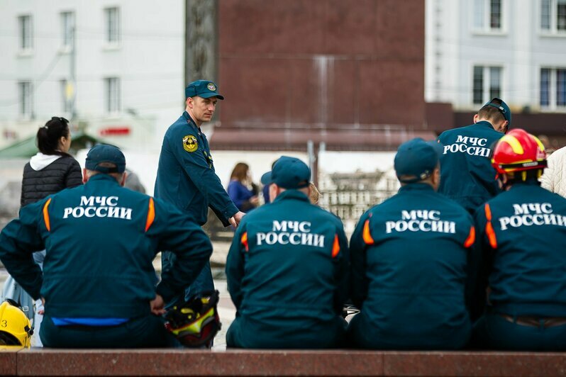 Конкурсы, полевая кухня и парад техники: в Калининграде отмечают День пожарной охраны (фоторепортаж) - Новости Калининграда | Фото: Александр Подгорчук / «Клопс»