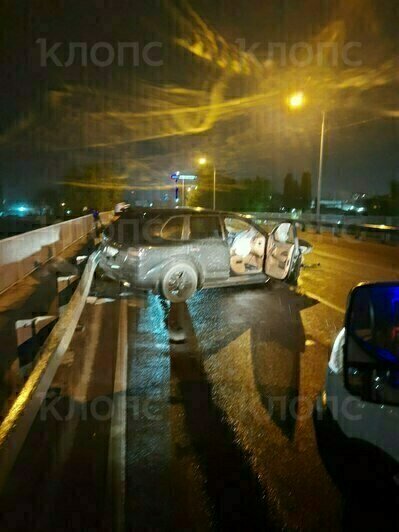 В Калининграде водитель Porsche потерял управление и врезался в ограждение моста (фото) - Новости Калининграда | Фото: Очевидец