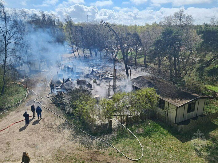 На Куршской косе горит кафе «Гудвин» (фото) - Новости Калининграда | Фото: пресс-служба МЧС региона