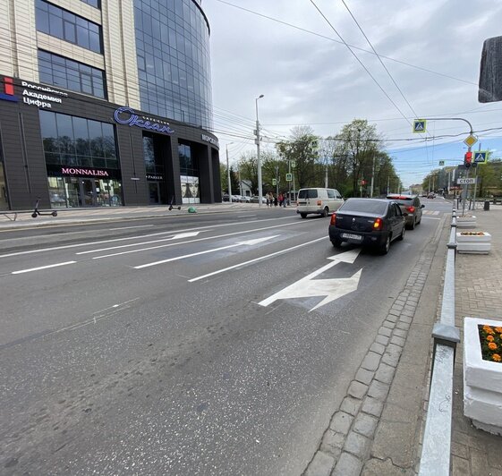 На перекрёстке Театральной и Гвардейского проспекта снова поменяли схему движения (фото) - Новости Калининграда | Фото: Александр Подгорчук / «Клопс»