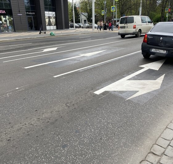 На перекрёстке Театральной и Гвардейского проспекта снова поменяли схему движения (фото) - Новости Калининграда | Фото: Александр Подгорчук / «Клопс»