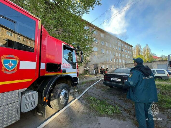 На вызов приехали пять машин: на Красной загорелся многоквартирный дом (фото) - Новости Калининграда | Фото: пресс-служба МЧС региона