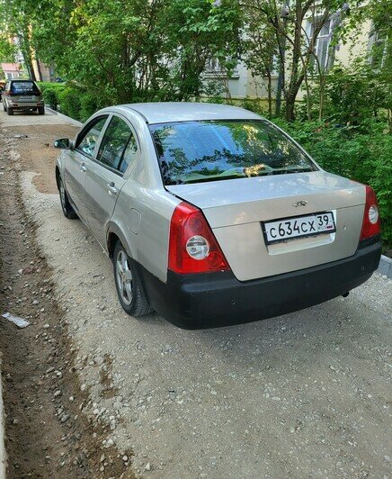 «Ездят по тротуару и разбивают велодорожки»: жители Красной заметили автомобилистов-нарушителей (фото) - Новости Калининграда | Фото местного жителя