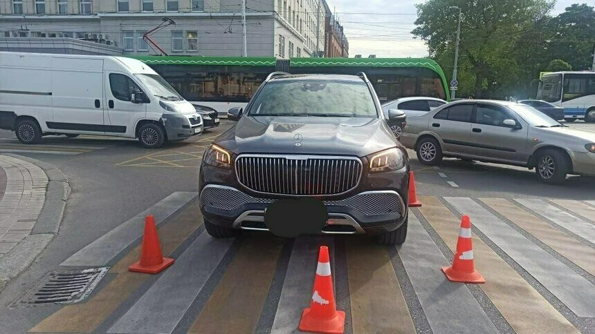 На площади Победы Mercedes сбил шестилетнего ребёнка - Новости Калининграда | Фото: пресс-служба региональной ГИБДД