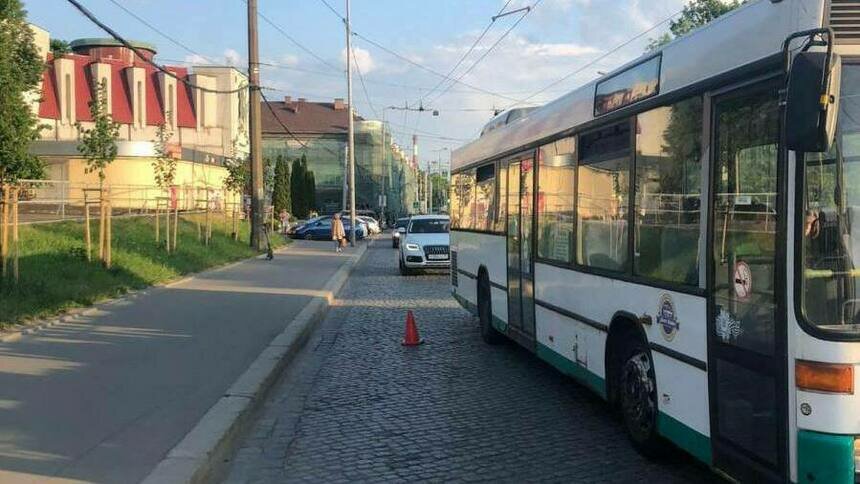 В Калининграде пострадала пассажирка автобуса, который резко затормозил на повороте - Новости Калининграда | Фото: пресс-служба УМВД России по Калининградской области