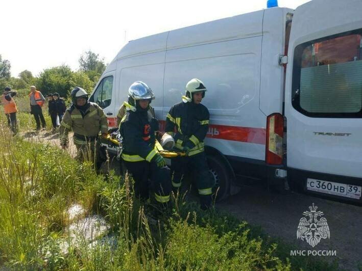 Под Гусевом 69-летний мужчина попал под поезд и выжил (фото) - Новости Калининграда | ФОто: пресс-служба Главного управления МЧС России по Калининградской области