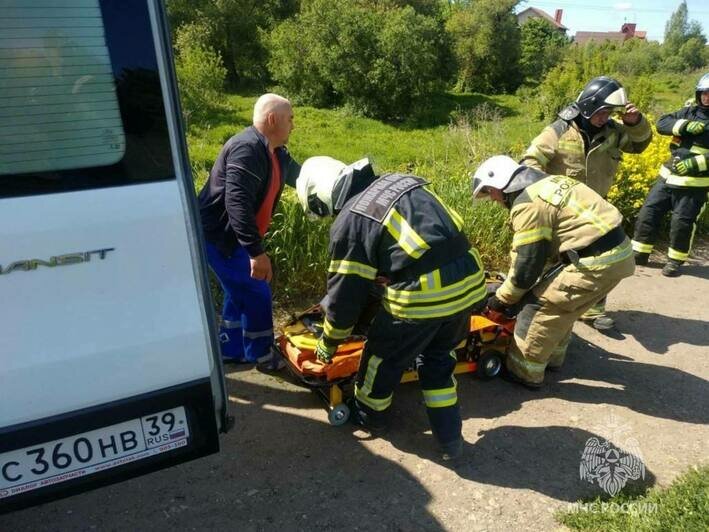 Под Гусевом 69-летний мужчина попал под поезд и выжил (фото) - Новости Калининграда | ФОто: пресс-служба Главного управления МЧС России по Калининградской области