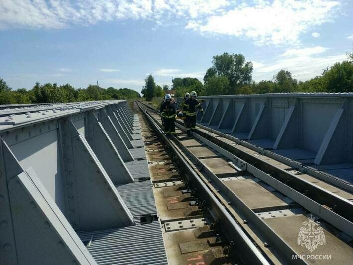 Под Гусевом 69-летний мужчина попал под поезд и выжил (фото) - Новости Калининграда | ФОто: пресс-служба Главного управления МЧС России по Калининградской области