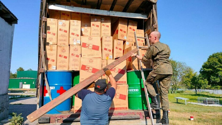 Калининградские власти отправили в зону СВО фуру с консервами, рациями, лекарствами и тактическими приборами - Новости Калининграда | Фото: телеграм-канал Антона Алиханова