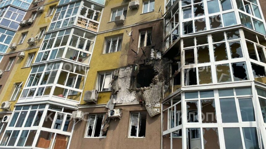 Стены в копоти, осколки окон: жители Воронежа показали, как выглядит пострадавшая после падения дрона высотка (фото, видео)  - Новости Калининграда | Фото: очевидец