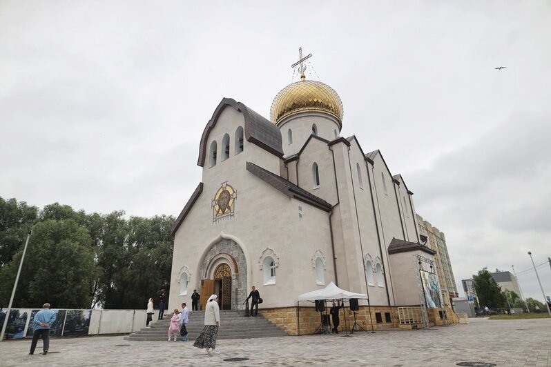 Патриарх Кирилл возглавил литургию в калининградском храме святых Константина и Елены (фоторепортаж) - Новости Калининграда | Фото: Александр Подгорчук / «Клопс»