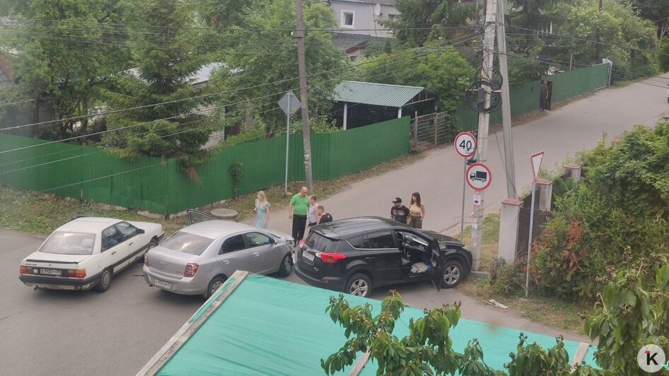 Объезжают пробки сломя голову: житель тихой улицы вдоль Советского проспекта за год насчитал больше 10 ДТП (фото) - Новости Калининграда | Фото читателя