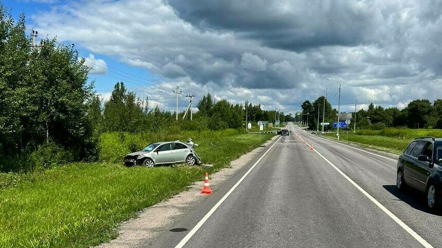 Не справилась с обгоном: под Неманом легковушка врезалась в другое авто и вылетела в кювет - Новости Калининграда | Фото: пресс-служба УМВД России по Калининградской области