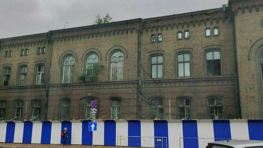 Денег, чтобы отремонтировать заброшенное здание УМВД на Клинической, нет — служба охраны памятников - Новости Калининграда | Фото: архив «Клопс»