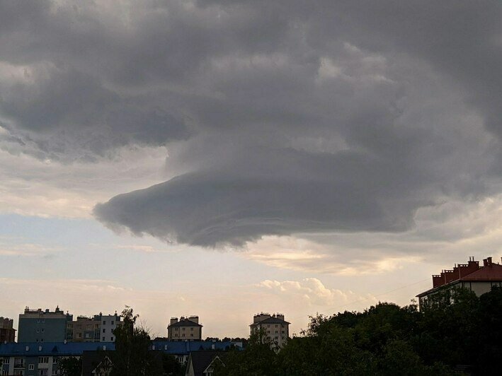 В небе над Светлогорском заметили гигантские воздушные вихри (фото) - Новости Калининграда | Фото: телеграм-канал «Погода и метеоявления в Калининградской области»