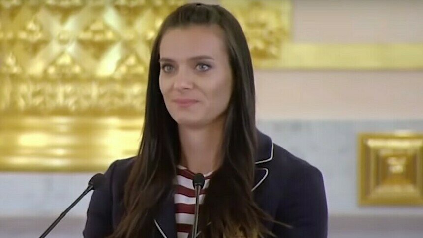Елену Исинбаеву исключили из состава проправительственного движения активистов - Новости Калининграда | Скриншот YouTube