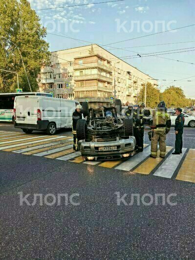 В Калининграде у Южного вокзала перевернулся автомобиль (фото)    - Новости Калининграда | Фото: Очевидец