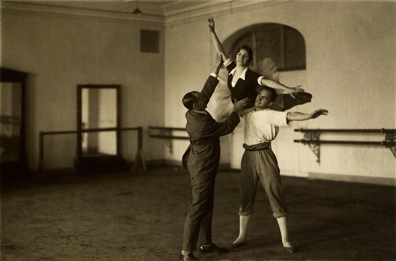 Фотография. Семенов В.А._ Лепешинская О.В. и Царман А.А. на репетиции. Хореографическое училище ГАБТ СССР. «Щелкунчик». | Фото предоставлены пресс-службой Бахрушинского музея