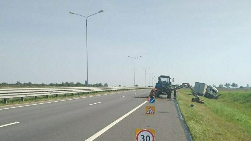 В Гурьевском районе водитель большегруза уснул за рулём и врезался в трактор    - Новости Калининграда | Фото: пресс-служба региональной ГИБДД