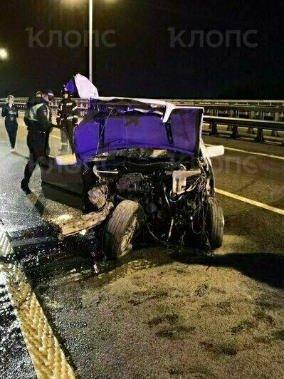 Машину кидало в отбойники: на Приморском кольце загорелся Mercedes, водитель исчез до приезда спасателей - Новости Калининграда | Фото: очевидец