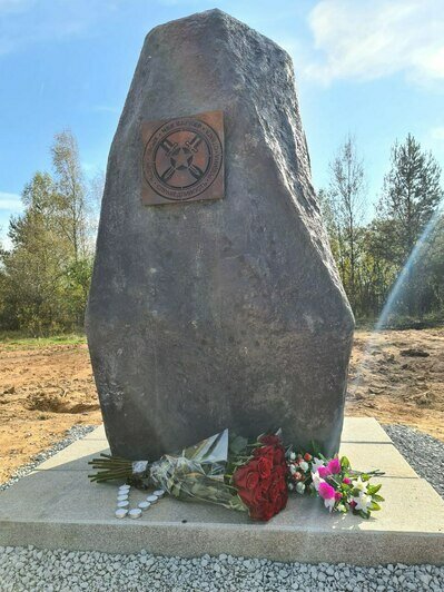 В Тверской области на месте крушения самолёта Пригожина появился памятник (фото)    - Новости Калининграда | Фото: телеграм-канал «Разгрузка Вагнера»