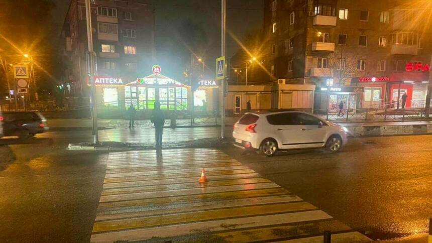 На Московском проспекте 18-летний парень не успел перейти по «зебре» и попал под колёса авто - Новости Калининграда | Фото: пресс-служба УМВД по Калининградской области