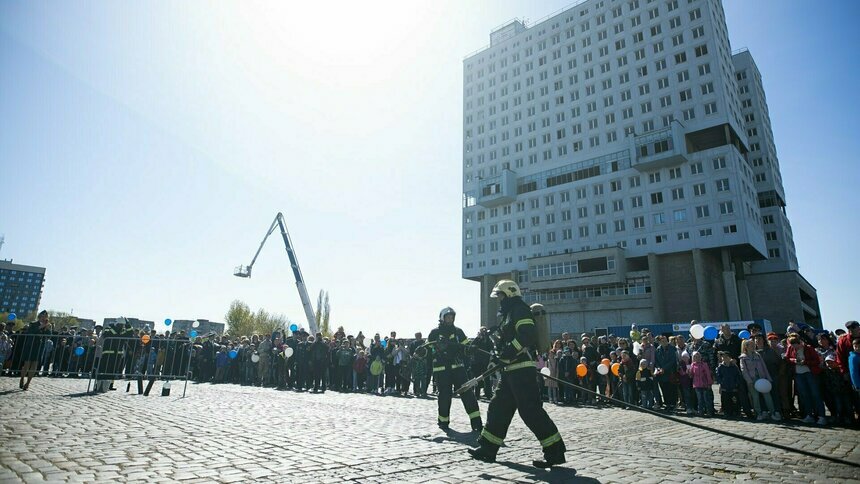 В Калининграде из-за открытого урока по ОБЖ 30 января закроют парковку у Дома Советов - Новости Калининграда | Фото: Александр Подгорчук / Архив «Клопс»