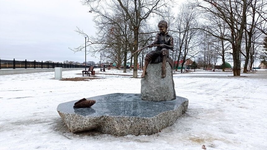 В Полесске на городской набережной установили талисман удачи для рыбаков - Новости Калининграда | Фото: пресс-служба администрации Полесского муниципального округа