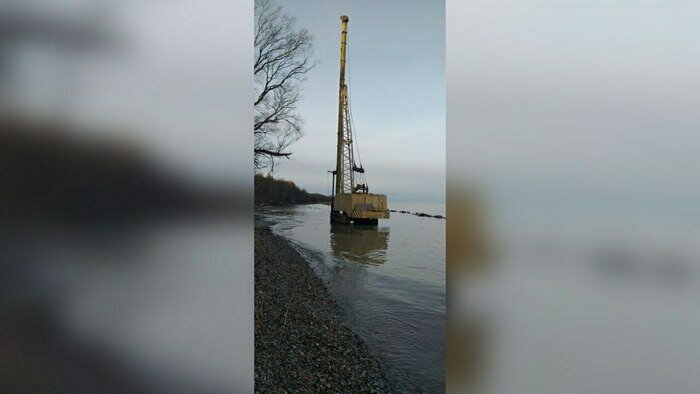 В Калининградском заливе у посёлка Ушаково заметили обширное масляное пятно (фото)  - Новости Калининграда | Фото: Светлана Миронова