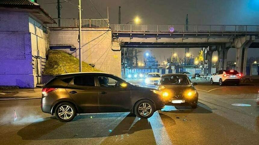 В районе двухъярусного моста столкнулись две легковушки, есть пострадавший - Новости Калининграда | Фото: пресс-служба регионального УМВД