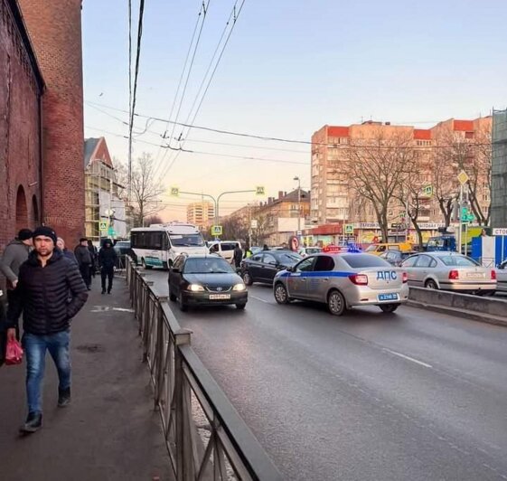 Из-за аварии на Моспроспекте несколько улиц Калининграда встали в километровых пробках - Новости Калининграда | Фото: очевидец
